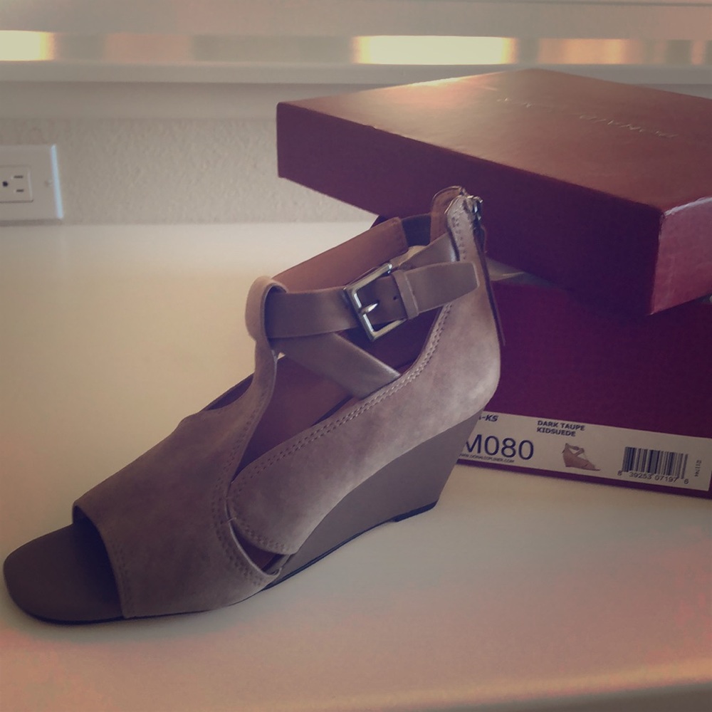 Donald Pliner Taupe Wedges size 8